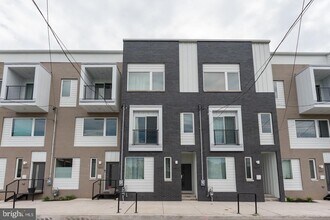 Building Photo - 1641 N Randolph St