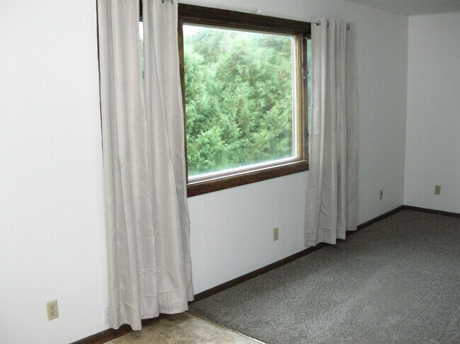 Building Photo - 3515 Pheasant Ln