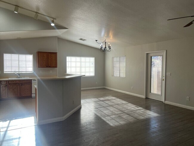 Building Photo - 2708 Ganzo St