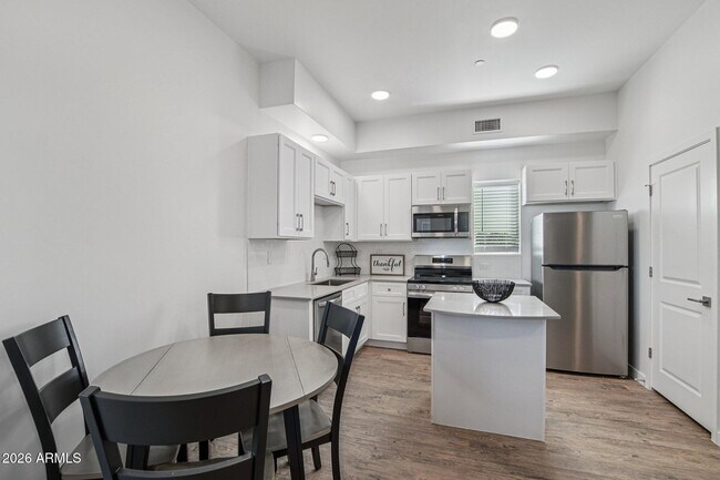 Foto del edificio - 3021 W Williams Dr