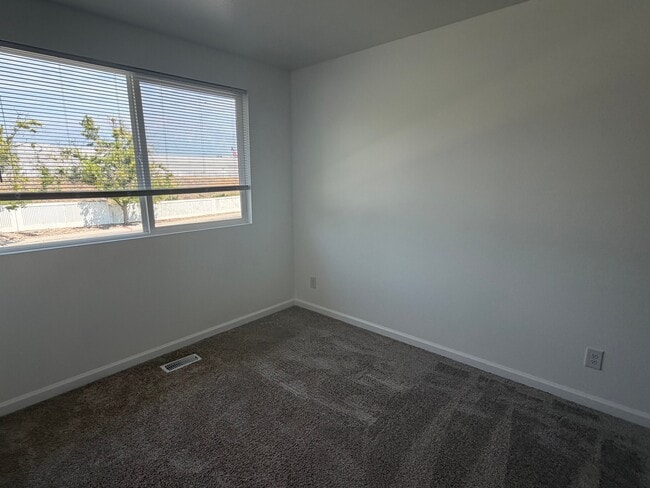 Building Photo - 20 E 1450 S