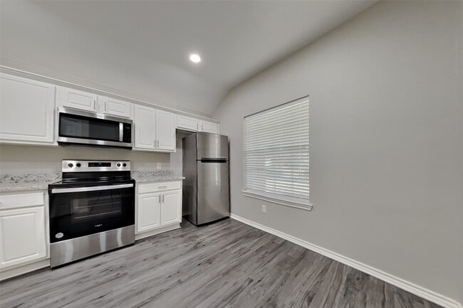 Building Photo - 15402 Misty Dawn Tr
