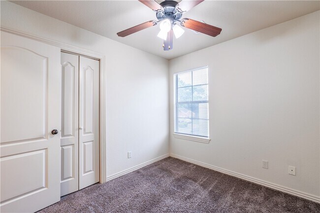 Foto del edificio - 2625 N Arroyo Ave