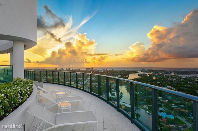 Building Photo - 1 br, 1 bath Apartment - 401 E Las Olas Blvd