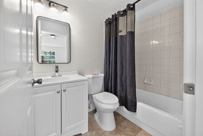 Foto del edificio - 4214 Plantation Cove Dr