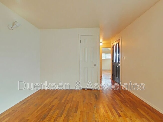 Building Photo - 1561 NW Highland Dr