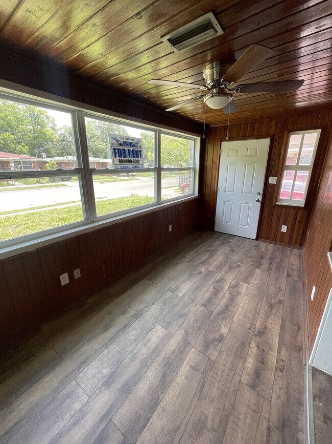 Foto del edificio - 1424 W 13th St