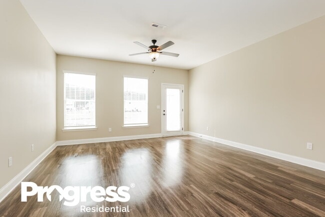 Building Photo - 2071 Miramar Cir