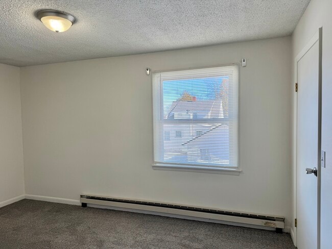 Building Photo - 126 Montcalm Ave