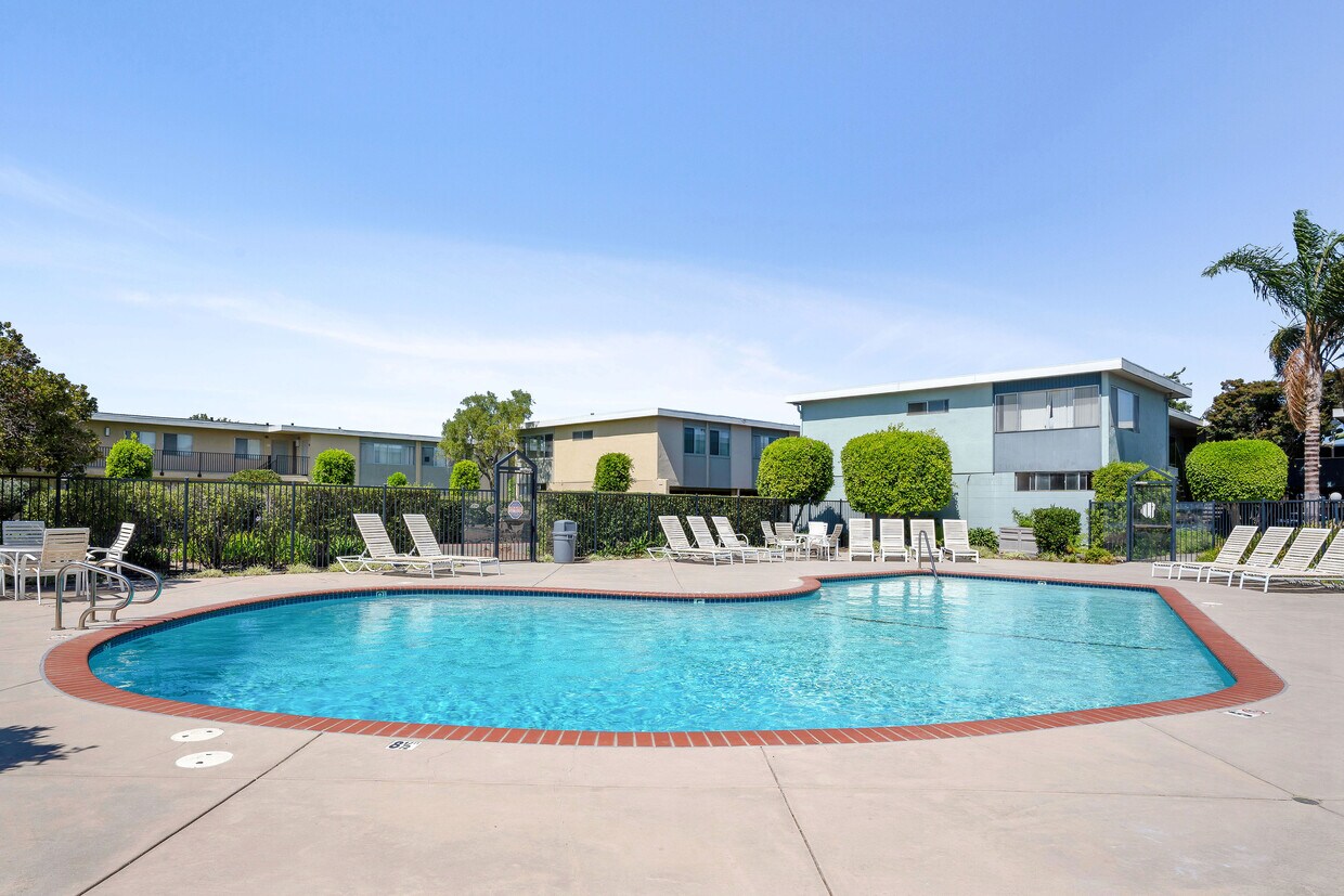 Wavecrest Lanai Apartments Alameda, CA