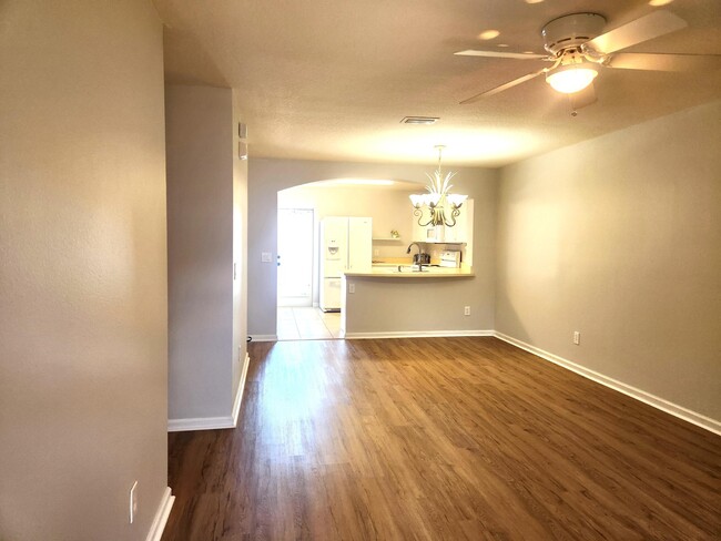 Building Photo - 995 Luminary Cir