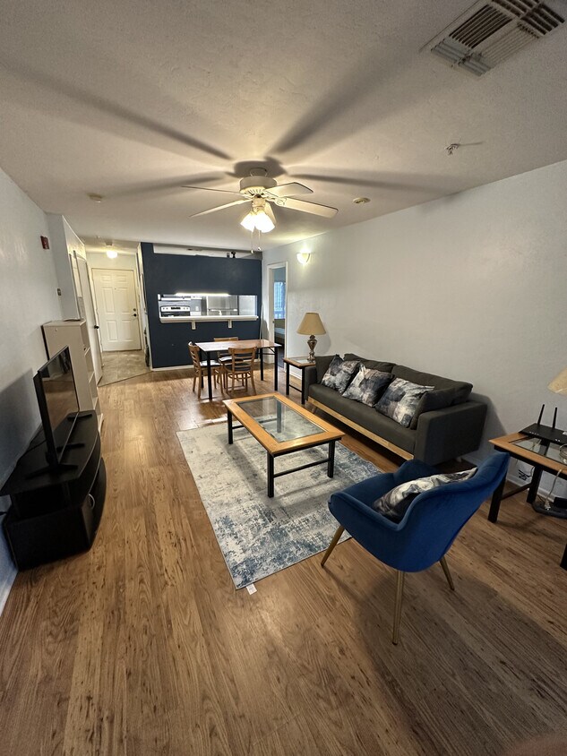 Foto principal - 4000 SW 23rd St