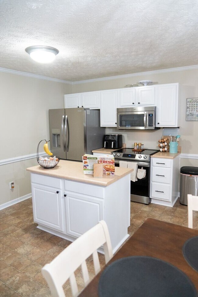 Foto del edificio - 3 Bedroom 2 Bath Ranch Home In Raeford