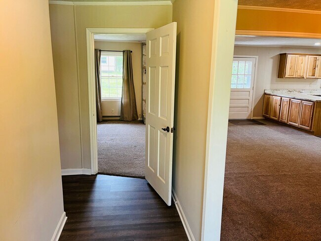 Foto del edificio - Renovated countryside 4 bedroom 2 bathroom...