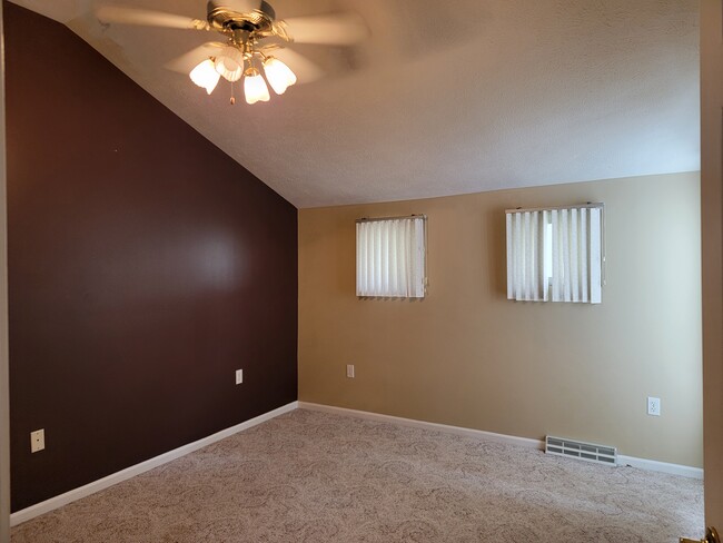 Bedroom - 928 W 4th St