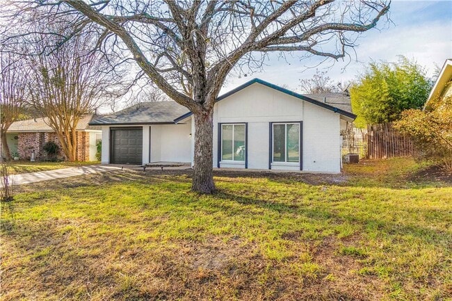 Building Photo - 4527 Creek Bend Dr, Austin, Texas 78744