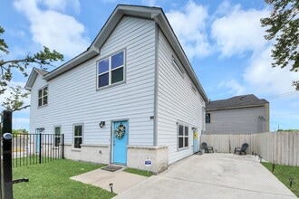 Building Photo - 8626 Williamsdell St
