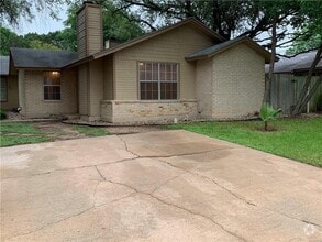 Building Photo - 8009 Clydesdale Dr