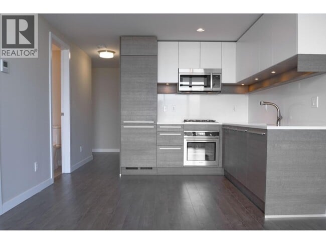 Building Photo - 4485 Skyline Dr