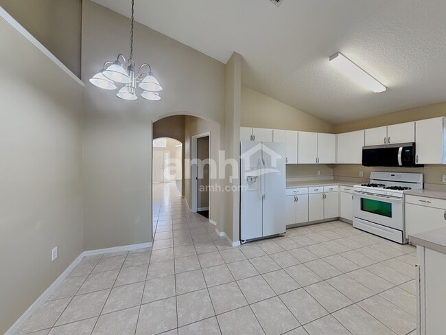 Building Photo - 6765 Waterton Dr