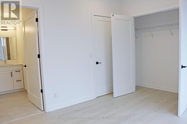 Building Photo - 57 Carlisle St