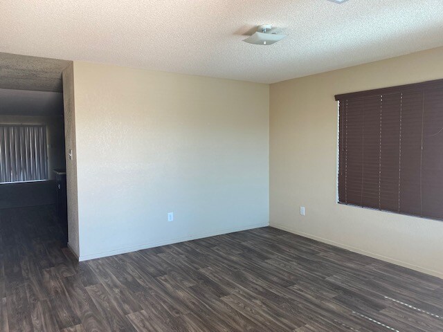 Building Photo - 4764 W 10th Ln