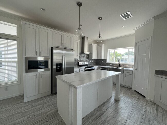 Building Photo - 557 Bimini Cay Cir