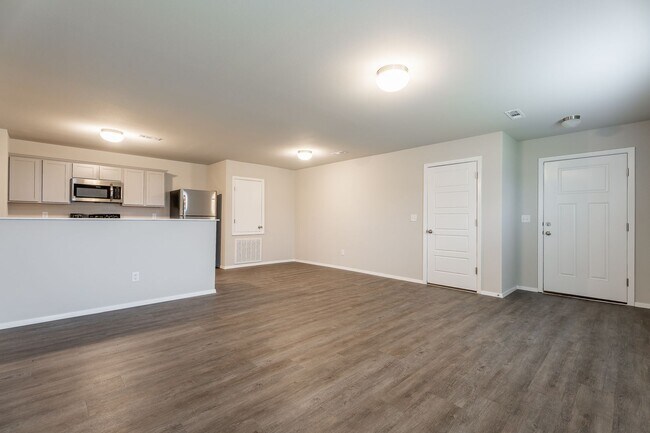 Foto del edificio - 3-bedroom 2 bath Duplex in Lincoln!! Newly Fenced Yard!