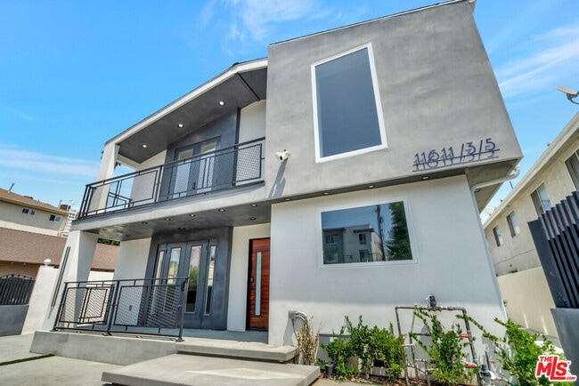 Foto del edificio - 11611 Burbank Blvd