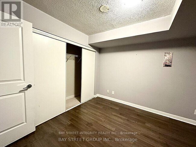 Photo du bâtiment - 190 Borough Dr