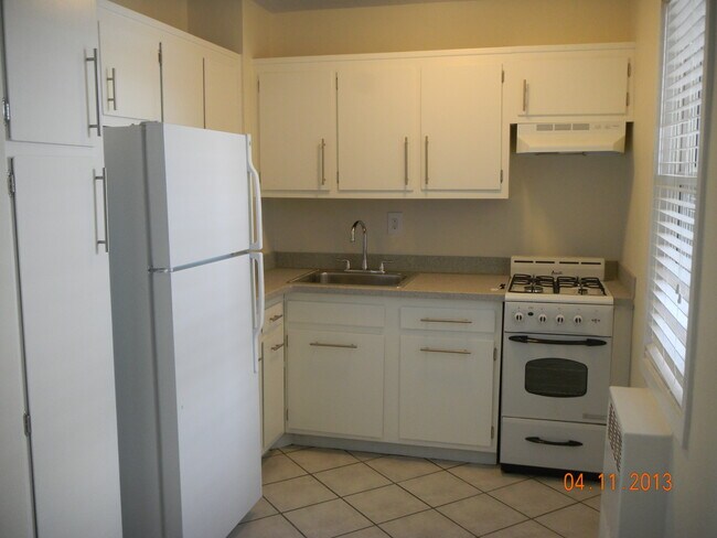 Kitchen - 700 Summer St