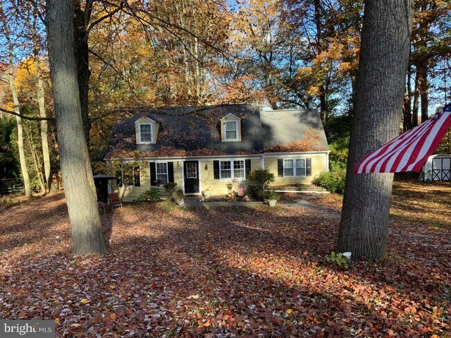 Building Photo - 905 Woodview Dr