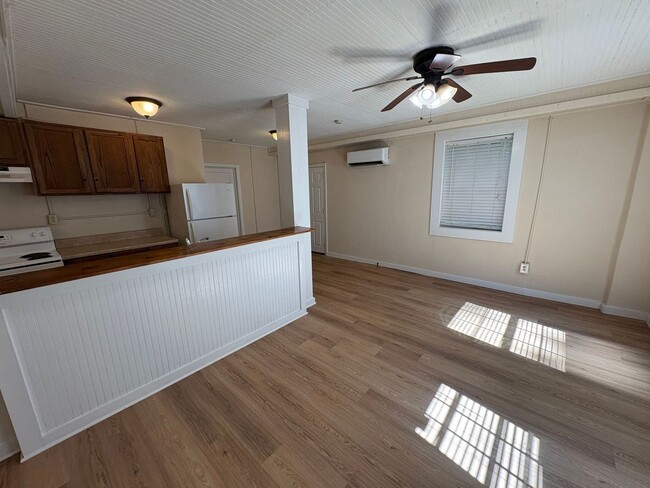 Building Photo - 2 Bedroom Walkable to Campus Pre-Leasing f...
