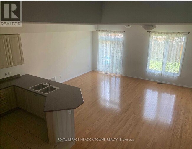 Building Photo - 726 Farmstead Dr