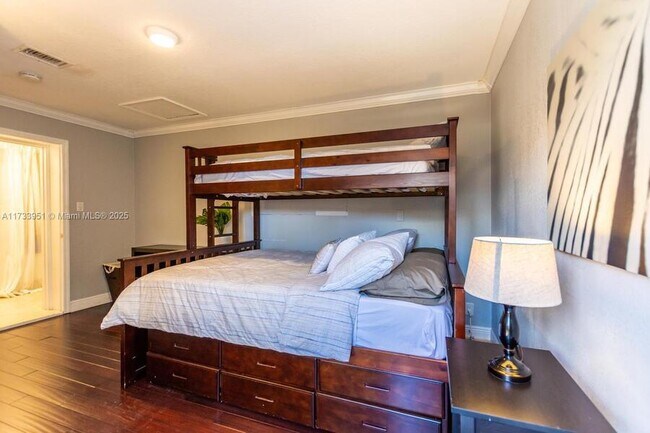 Foto del edificio - 1841 SE 6th St