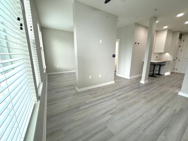 Foto del edificio - Luxurious Penthouse Studio condo at Zilker