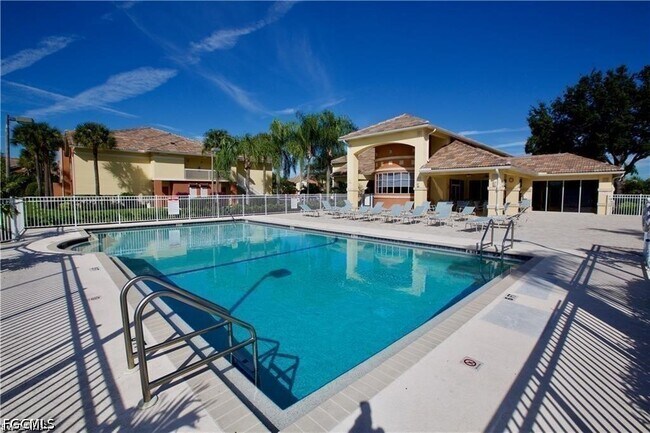 Building Photo - 6360 Aragon Way