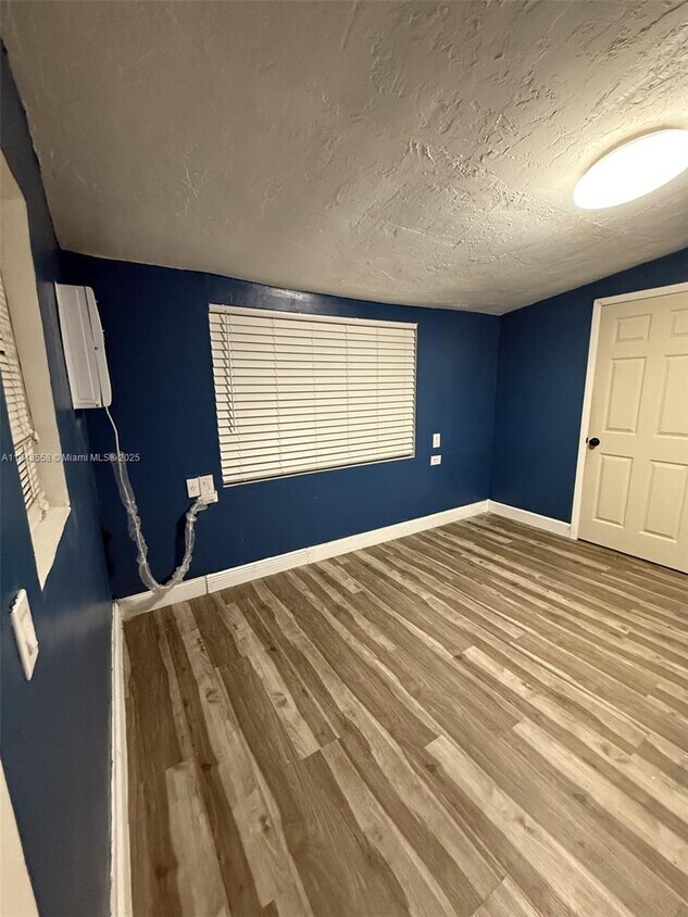 Foto del edificio - 1221 N 58th Ave