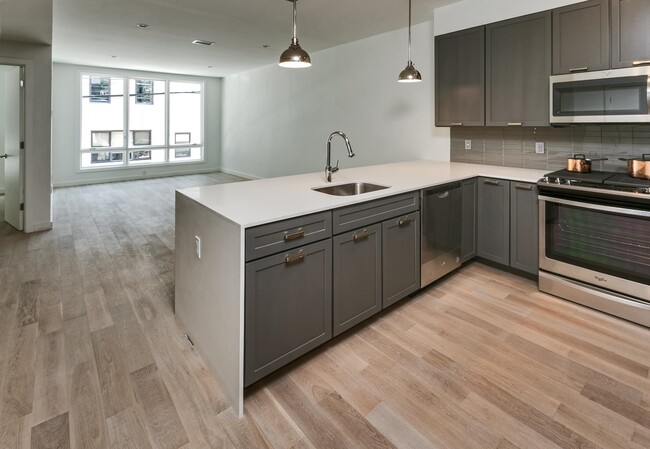 Building Photo - 353 Claremont Ave