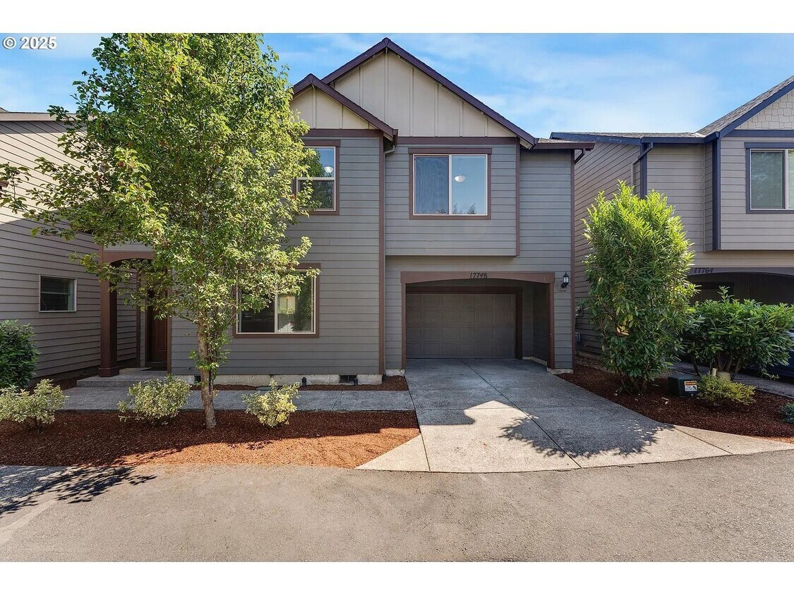 Foto principal - Modern Home 4 Beds 3 Baths in Beaverton!