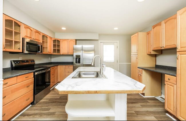 Foto del edificio - 2474 Payne Cir W