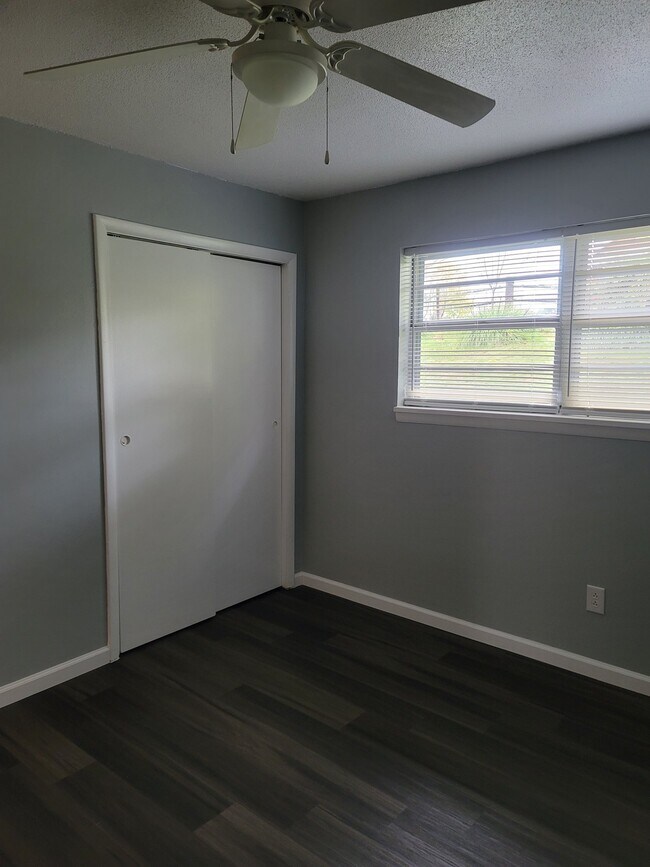 Foto del edificio - 248 Leach Cir