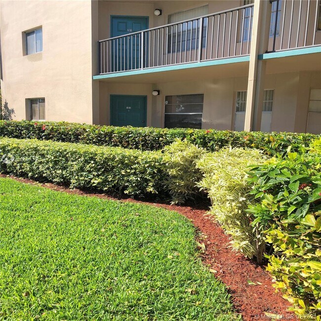 Foto del edificio - 650 SW 124th Terrace