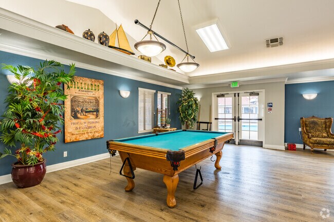 Sala comunitaria - Creekside Village Senior Apartments