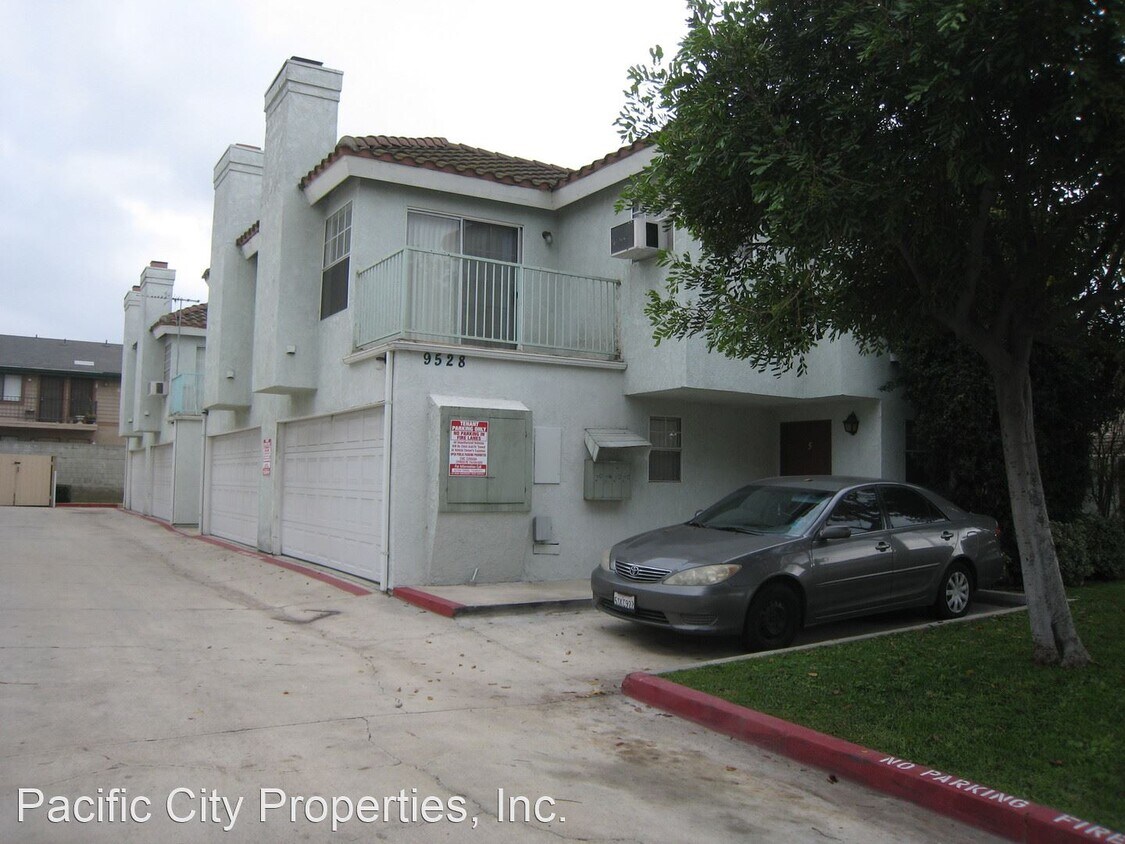 Foto principal - 9522-9528 Walker St
