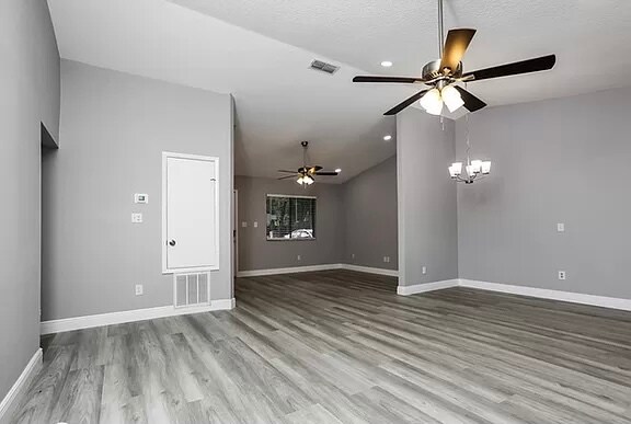 Foto del edificio - 1820 Prairie Lake Blvd