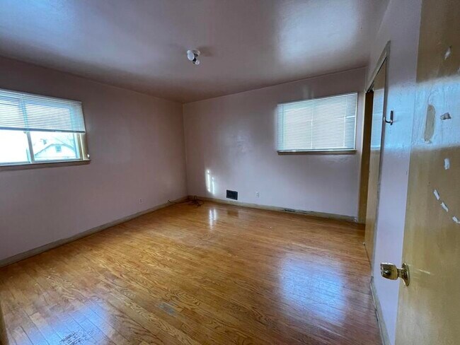 Building Photo - 4909 N 50th St