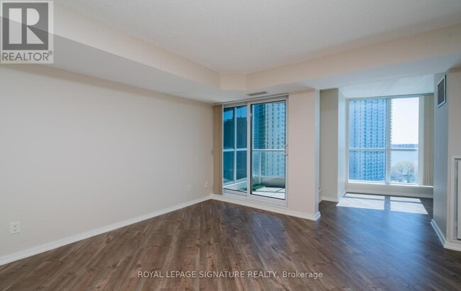 Building Photo - 208 Queens Quay W