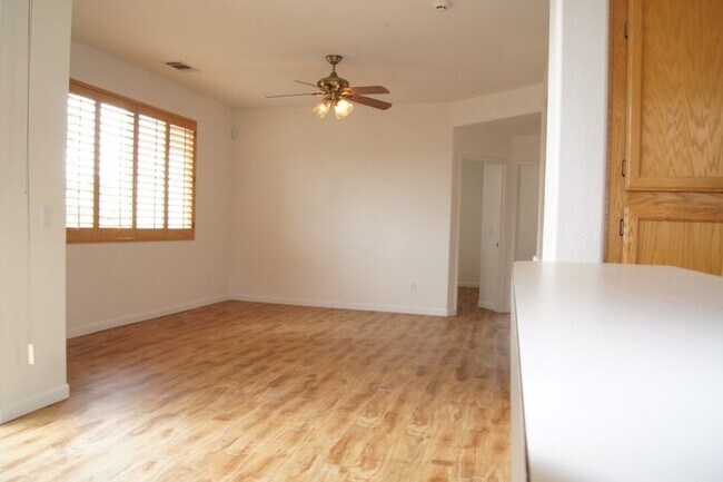 Building Photo - Lovely Rancho Carillo Townhome