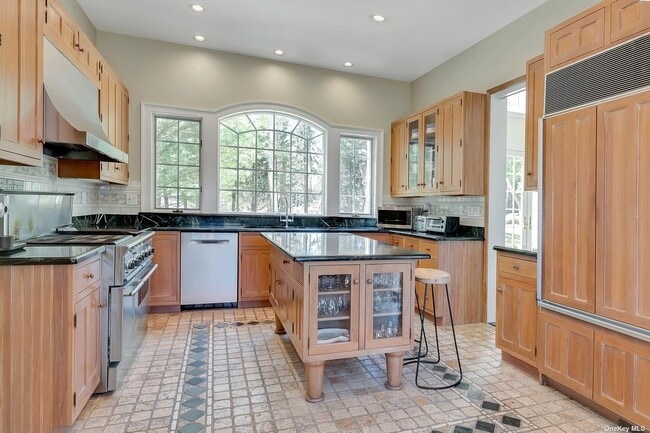 Building Photo - 6 Plume Grass Way